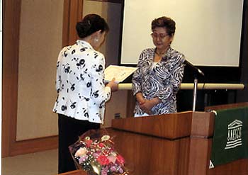 シルバー賞を代表して高野会員が受賞