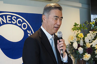 理事会で選任された高橋仁・新会長
