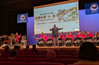 オープニングはジュニアジャズコンサート